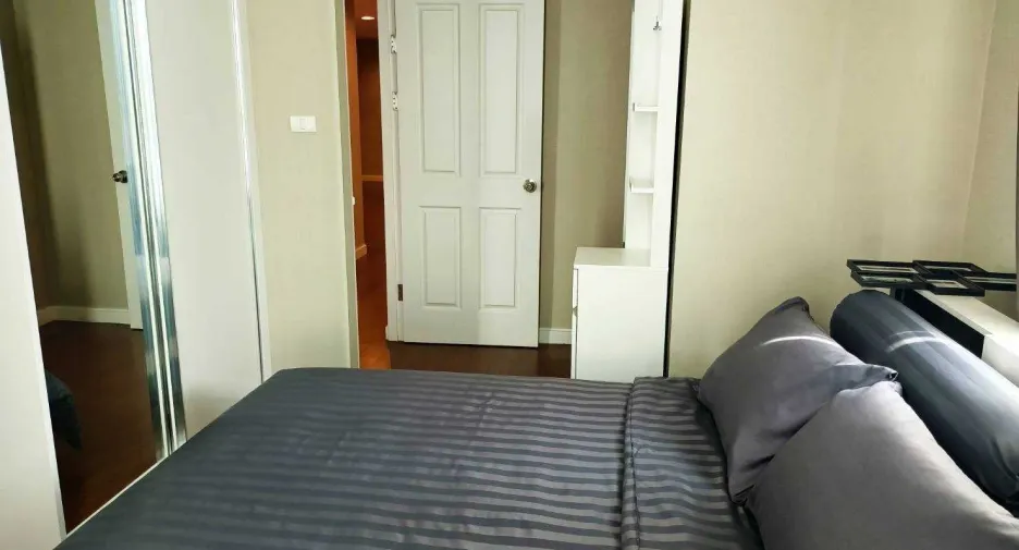 For sale 5 bed condo in Huai Khwang, Bangkok