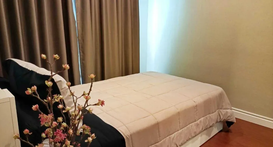 For sale 5 bed condo in Huai Khwang, Bangkok