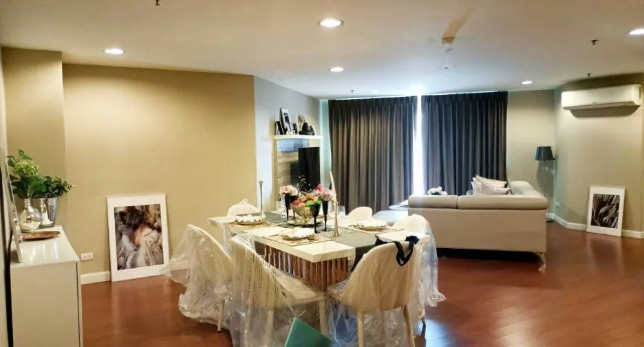 For sale 5 bed condo in Huai Khwang, Bangkok