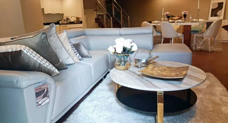 For sale 5 bed condo in Huai Khwang, Bangkok