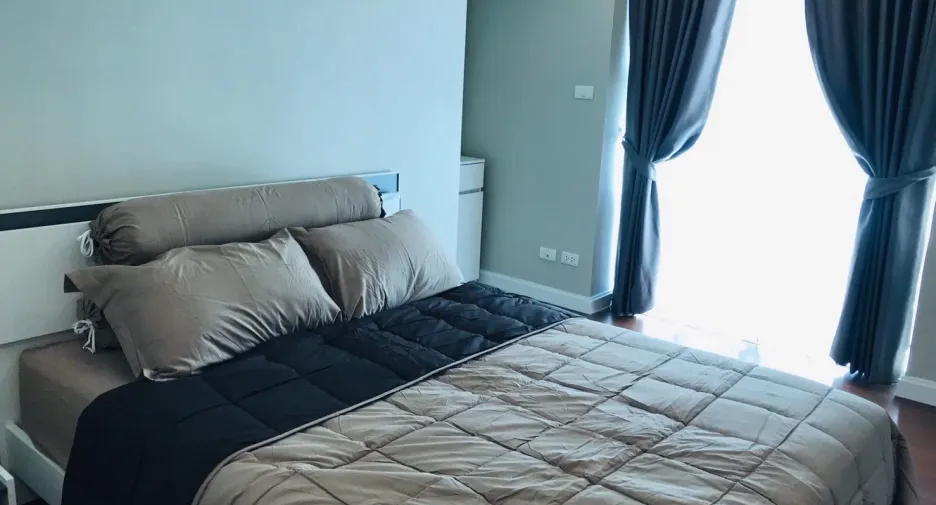 For sale 5 bed condo in Huai Khwang, Bangkok