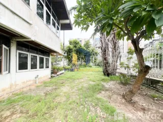 For sale land in Phra Khanong, Bangkok