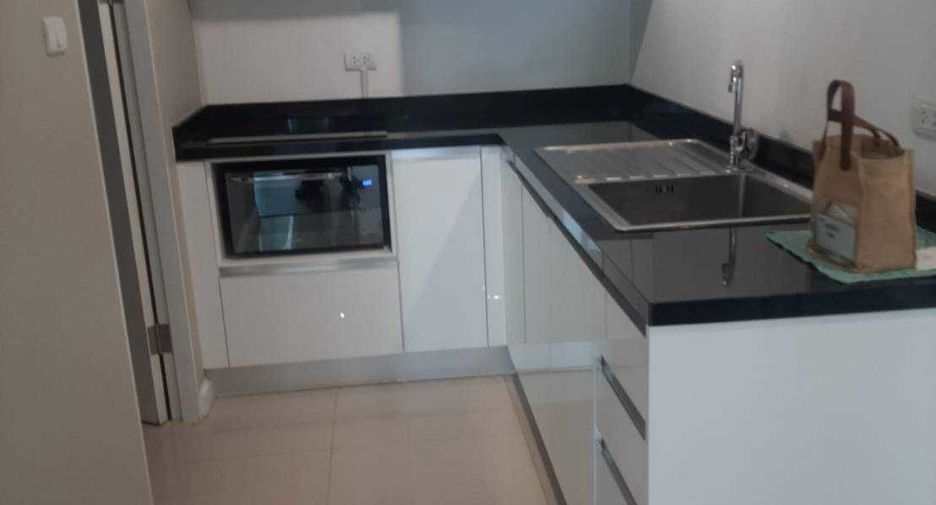 For sale 5 bed condo in Huai Khwang, Bangkok