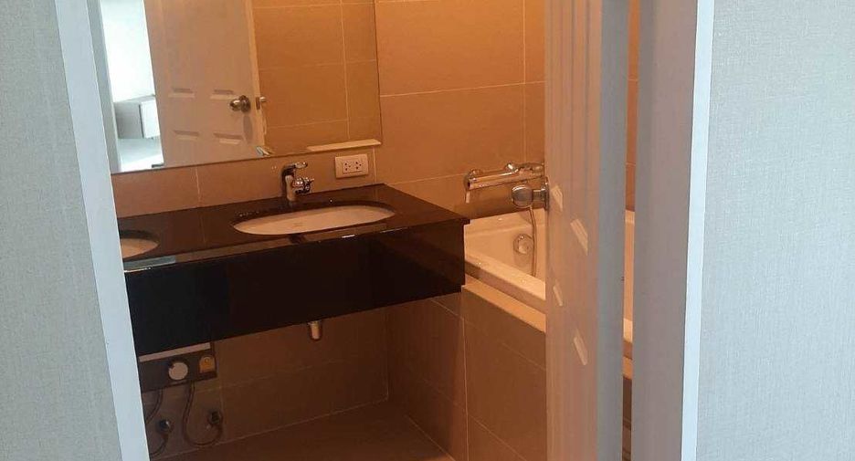For sale 5 bed condo in Huai Khwang, Bangkok