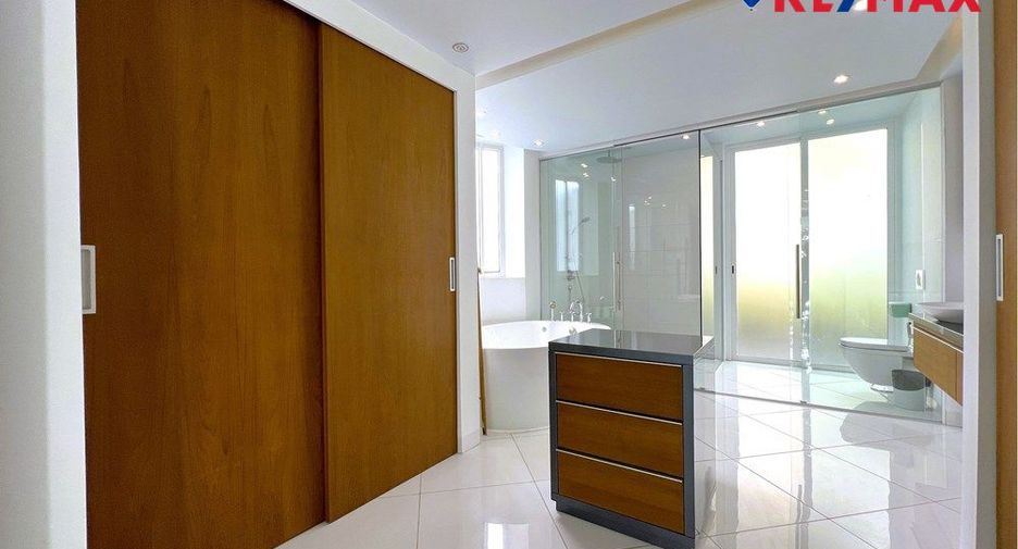For sale 3 bedrooms condo in Sattahip, Chonburi