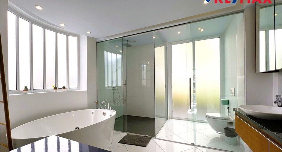 For sale 3 bedrooms condo in Sattahip, Chonburi