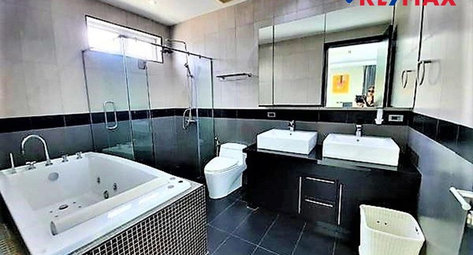 For sale 5 bedrooms house in Jomtien, Pattaya