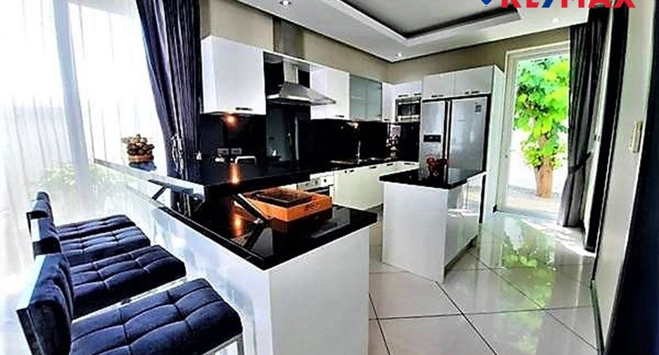 For sale 5 bedrooms house in Jomtien, Pattaya