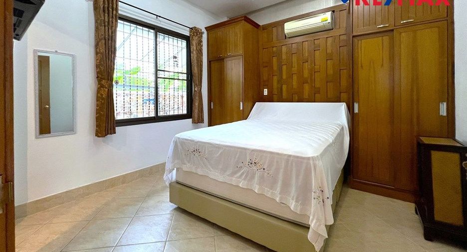 For sale 3 bedrooms house in Pratumnak, Pattaya