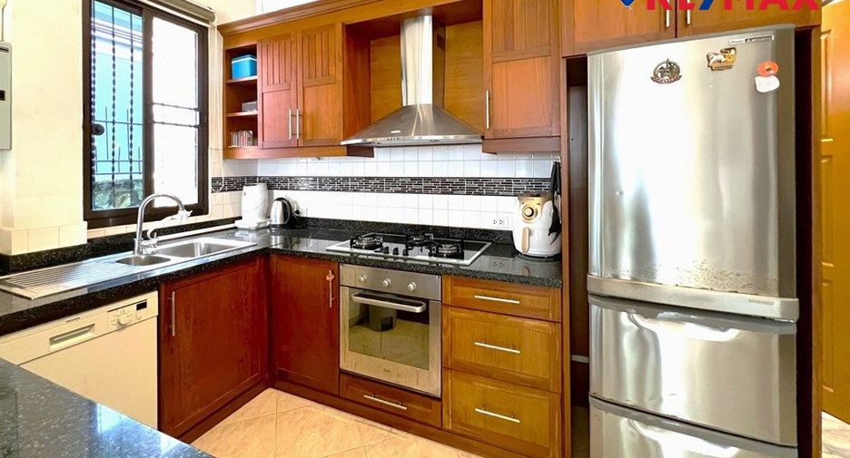 For sale 3 bedrooms house in Pratumnak, Pattaya
