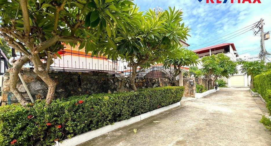 For sale 3 bedrooms house in Pratumnak, Pattaya