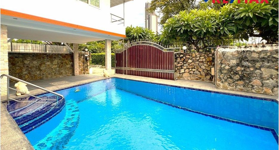 For sale 3 bedrooms house in Pratumnak, Pattaya