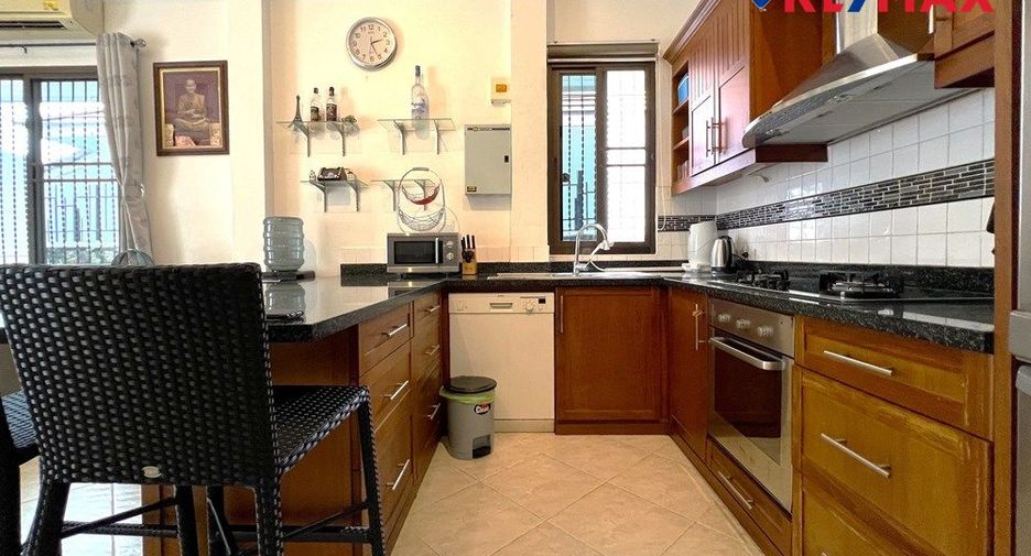 For sale 3 bedrooms house in Pratumnak, Pattaya