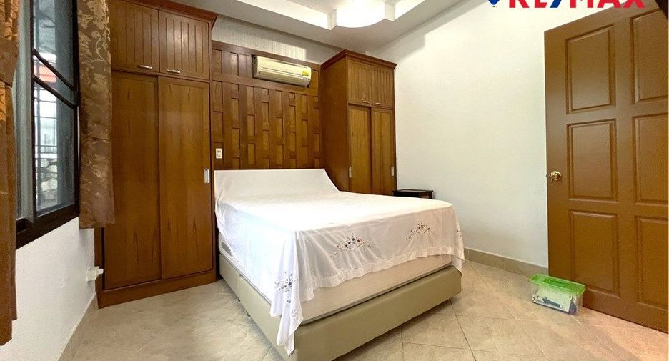 For sale 3 bedrooms house in Pratumnak, Pattaya