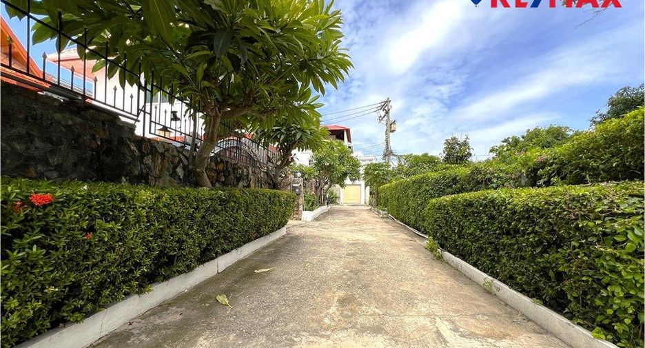 For sale 3 bedrooms house in Pratumnak, Pattaya