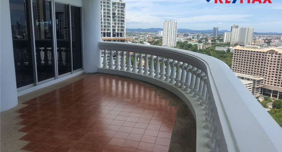 For sale 3 bedrooms condo in North Pattaya, Pattaya