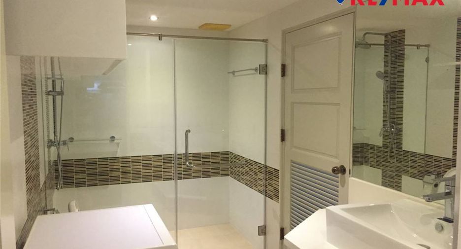 For sale 3 bedrooms condo in North Pattaya, Pattaya