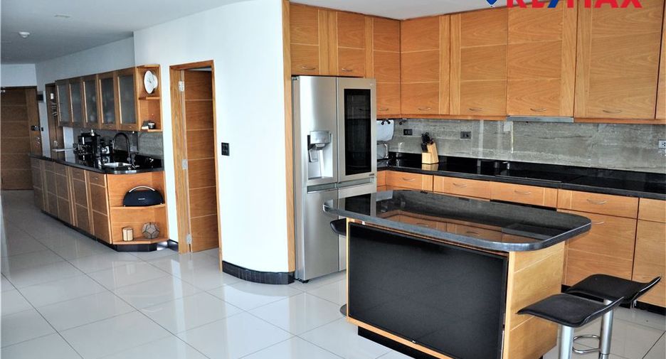 For sale 3 bedrooms condo in Mueang Chon Buri, Chonburi