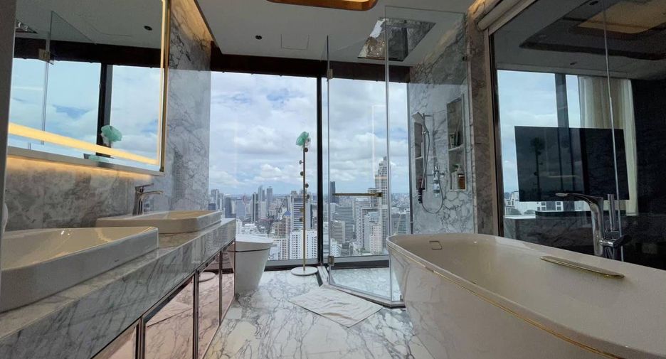For rent 3 Beds condo in Watthana, Bangkok