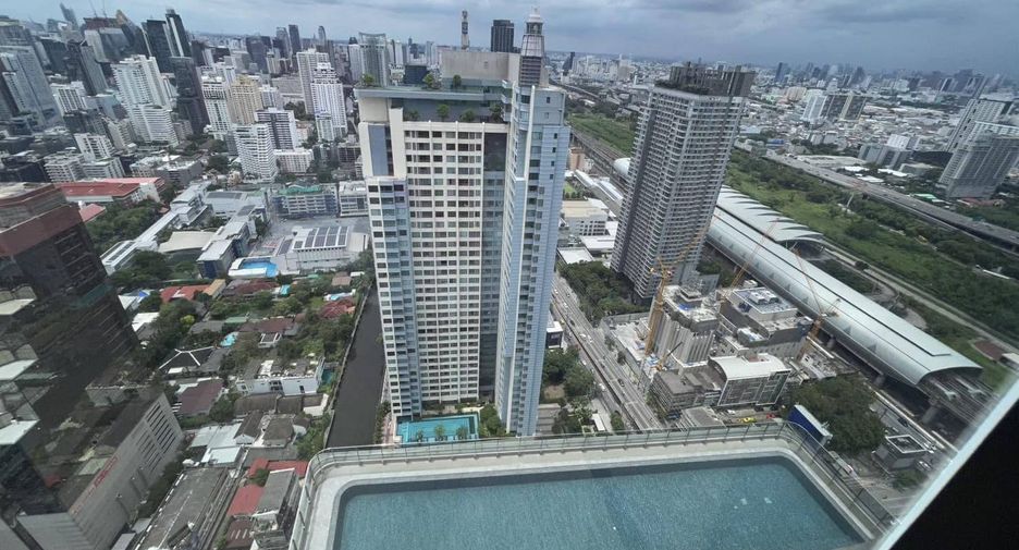 For rent 3 Beds condo in Watthana, Bangkok