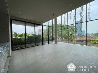 For sale 3 Beds condo in Huai Khwang, Bangkok