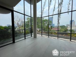 For sale 3 Beds condo in Huai Khwang, Bangkok