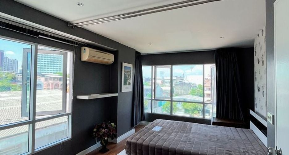 For sale 1 bed condo in Khlong Toei, Bangkok