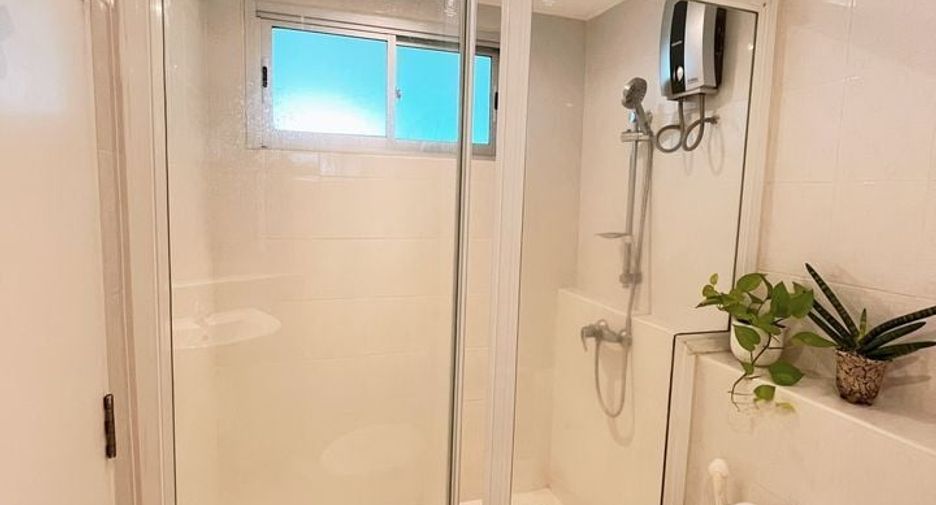 For sale 1 bed condo in Khlong Toei, Bangkok