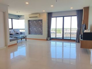 For rent 3 bed condo in Yan Nawa, Bangkok