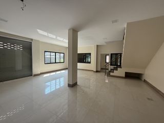 For rent 4 bed retail Space in Mueang Chiang Mai, Chiang Mai