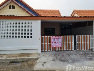 For sale 3 bed townhouse in Sung Noen, Nakhon Ratchasima