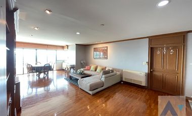 For rent 3 bed condo in Sathon, Bangkok