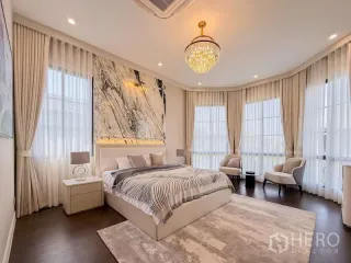 For rent and for sale 4 bedrooms house in Bang Kapi, Bangkok