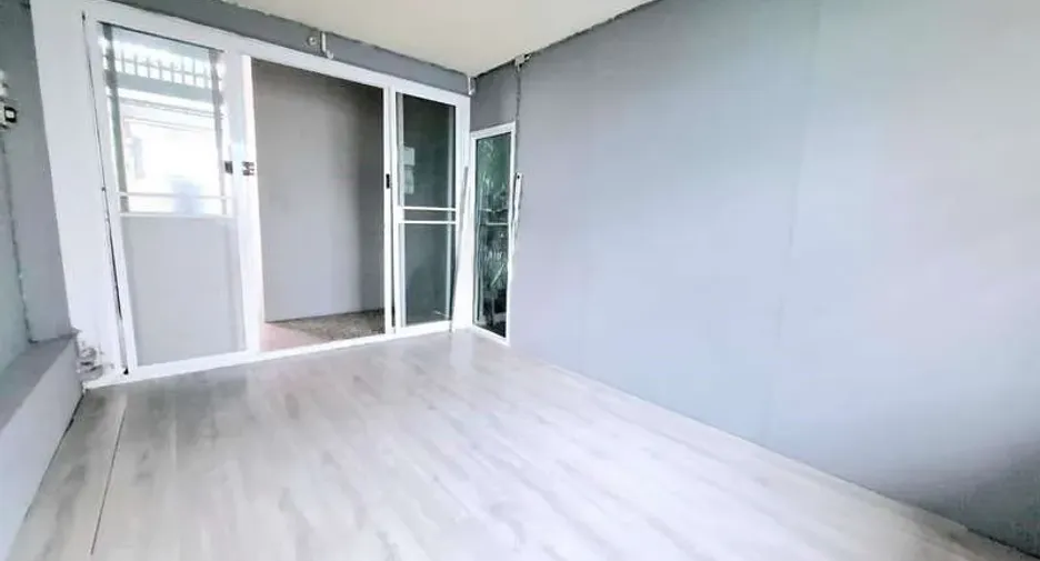 For rent 5 bedrooms retail Space in Bang Rak, Bangkok