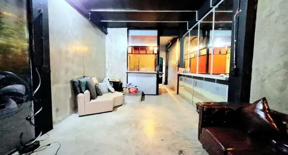 For rent 5 bedrooms retail Space in Bang Rak, Bangkok