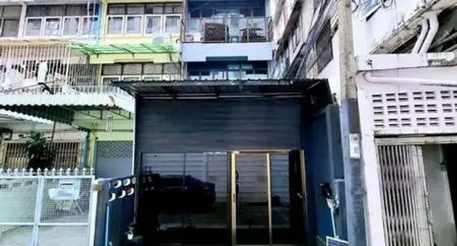 For rent 5 bedrooms retail Space in Bang Rak, Bangkok