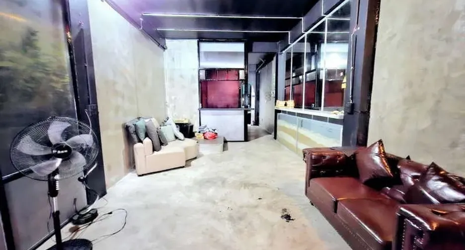 For rent 5 bedrooms retail Space in Bang Rak, Bangkok