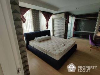 For rent 2 bed condo in Phra Khanong, Bangkok