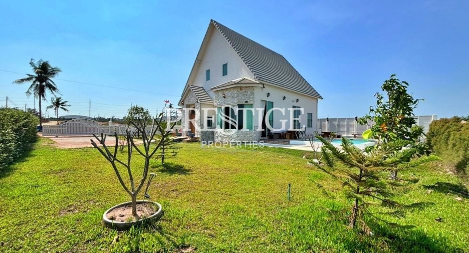 Haus zum Kauf mit 6 Zimmer in Bang Lamung, Chonburi
