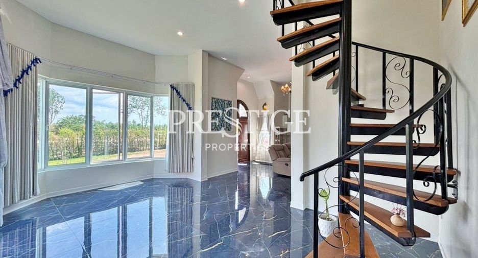 Haus zum Kauf mit 6 Zimmer in Bang Lamung, Chonburi