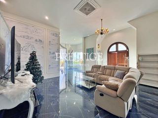 Haus zum Kauf mit 6 Zimmer in Bang Lamung, Chonburi