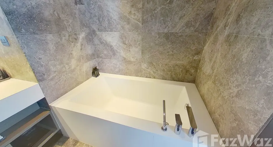 For sale 1 bed condo in Khlong San, Bangkok