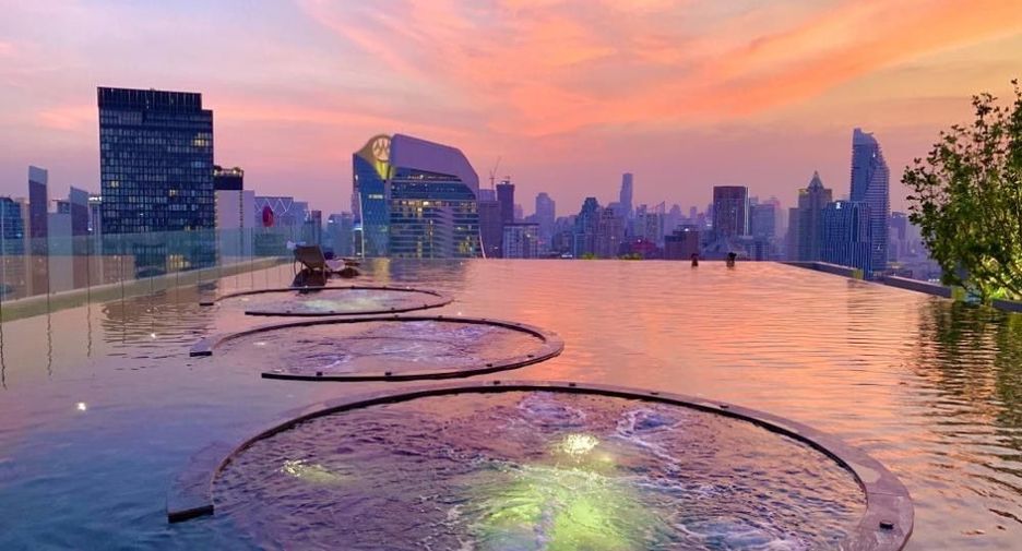For rent 1 bed condo in Pathum Wan, Bangkok
