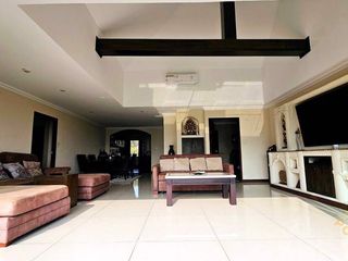 For sale 2 bed condo in Pratumnak, Pattaya