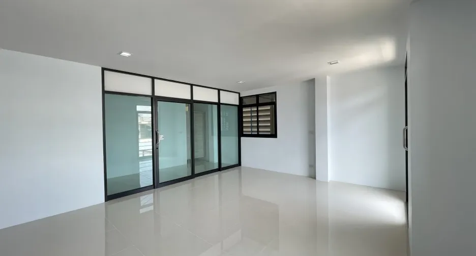 For rent warehouse in Ban Phaeo, Samut Sakhon