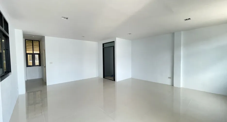 For rent warehouse in Ban Phaeo, Samut Sakhon