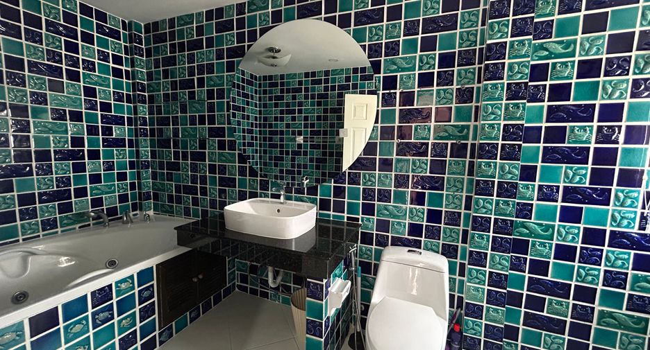 For rent and for sale 6 bedrooms house in Bang Lamung, Chonburi