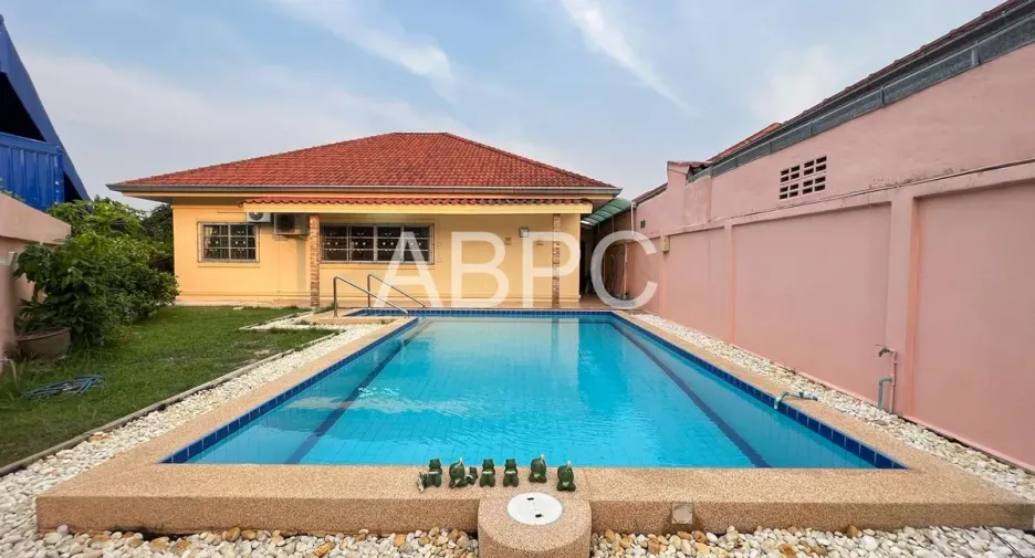 For rent and for sale 3 bedrooms house in Bang Lamung, Chonburi
