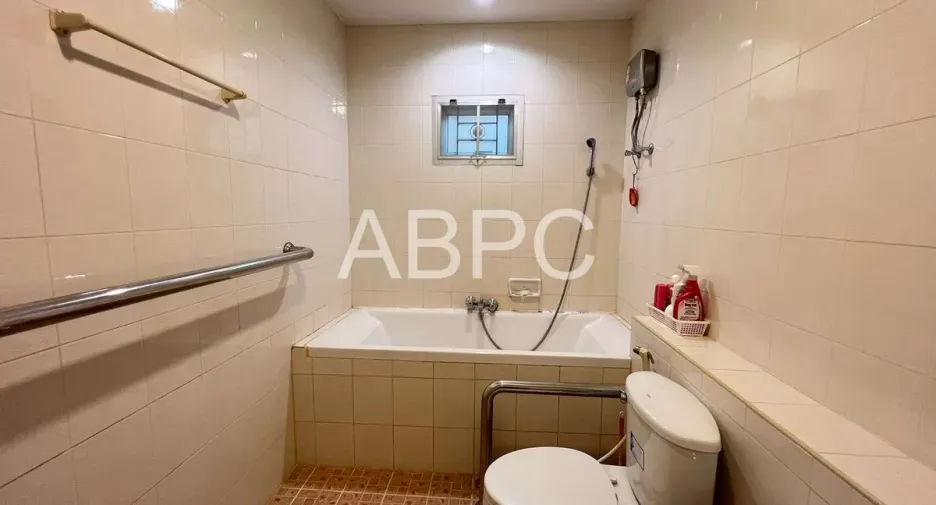 For rent and for sale 3 bedrooms house in Bang Lamung, Chonburi