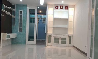 For sale 4 bed townhouse in Watthana, Bangkok